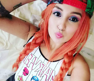 Skype chat with horny Gamer Girl Sakura Bulma