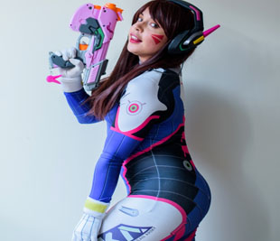 Skype chat with horny Gamer Girl April Rain